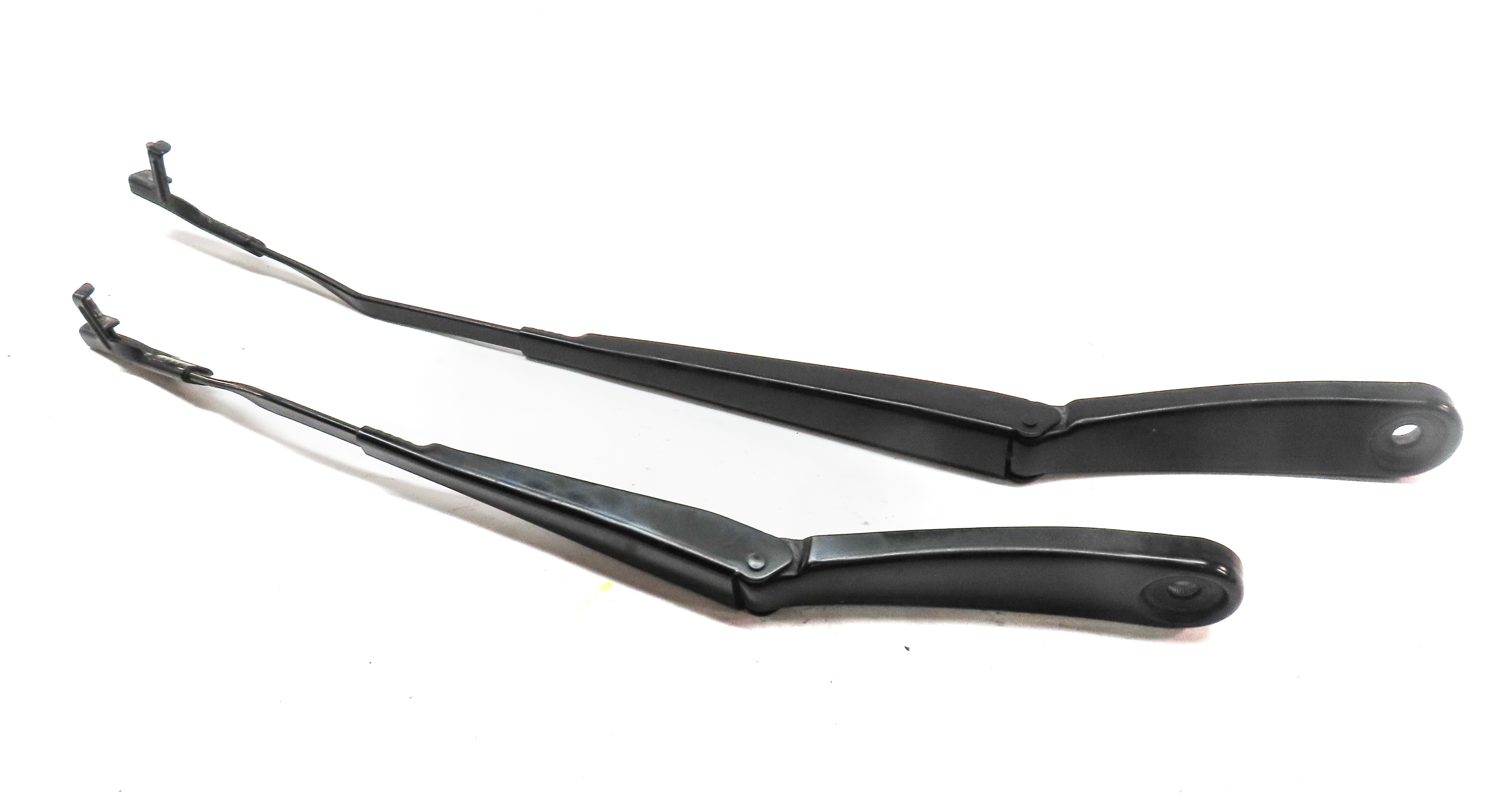 2011-2019 BMW X3 X4 (F25 F26) FRONT LEFT & RIGHT WINDSHIELD WIPER ARM SET 2 — exact item pictured